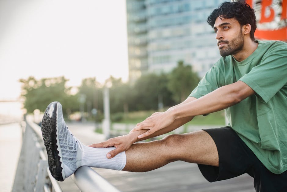 Koşu öncesi dinamik ısınma yapan sporcu